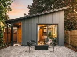 Dwell Upscale Woodstock Retreat Walk to Dining