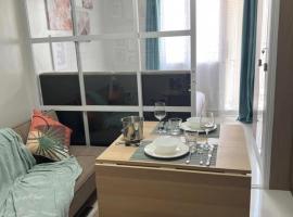 Dagos condo Primeworld with balcony and pool view, Hotel in Mactan Island