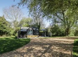 Willow Lodge At Bridge Lake Farm & Fishery