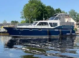 Us Wetterhûske yn de Haven Earnewâld -zonder varen-