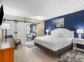 Beach Bliss Oceanview Queen Room Sleeps 4