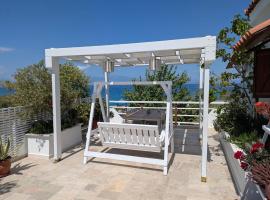 Sea View Roof Garden، فندق في كياتو