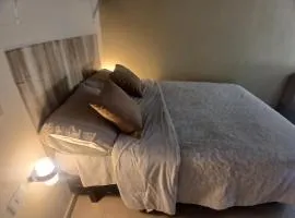 A 7 min de Palmerola con Cama Matrimonial, WiFi y Parqueo