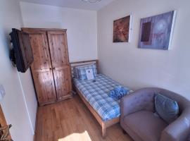 Comfortable Single Room in Listowel, hotell i Listowel