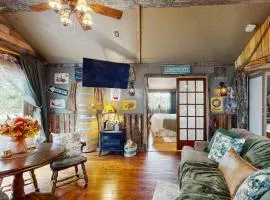 Walk to Trails and Fishing Spots! Lake Ozark Escape