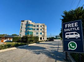Aerostay hotel 1 km from airport，Rinas的飯店