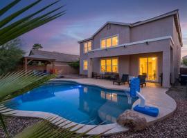 Desert Retreat - Pool - Fire Pit - Family Games, hotell i Surprise