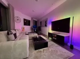 Battersea Luxe 1BR Sky Suite Rooftop Pool & Gym by REGAL REALMS