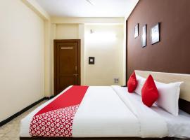 Hotel O Santushti, hotel en Dewās