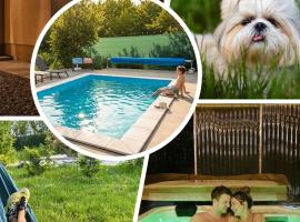 Casa Bella Fruška Gora with HOT TUB, hotel sa Velika Remeta