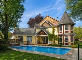 Private 5BR Farmhouse Pool Sleeps 12 Family