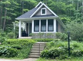 Forest Cottage With 2 Bedrooms Plus Loft Bedroom In DuBois