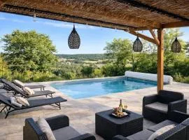 Maison contemporaine en bois avec piscine