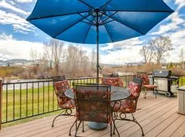 Riverfront Cabin, 4 Mi to Granby Ranch