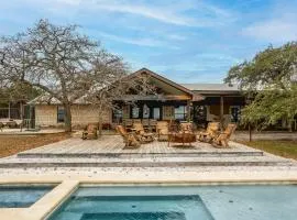 Pool, Porch and Stunning Views Spacious Texas Home!