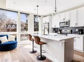 Horseshoe Hideaway Luxe Studio 1 Block to Main St