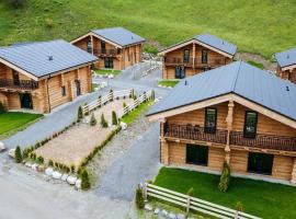 Modern Luxury Chalet with Free Parking, Hotel in Jenig