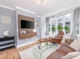 Charming 3-Bedroom Wolverhampton Home with Private Hot Tub