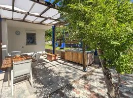 2 Bedroom Lovely Home In Drazice