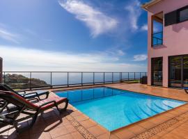 Canhas Views Pool And Barbecue, хотел в Canhas