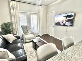 Walk to Stadium & Cotton District, Balcony & Pool