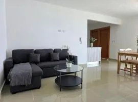 Apartamento Moderno con Piscina, Seguridad y Respaldo Electrico