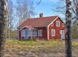 2 Bedroom Cozy Home In Tingsryd