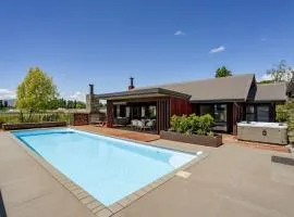 The Wanaka Luxe Pool House - Sleeps 10