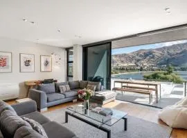 Lakefront View Apartment with Sauna