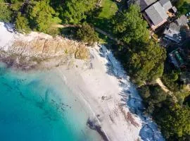 Collingwood Villa - Waterfront and Pet Friendly