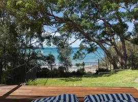 Collingwood Villa - Waterfront and Pet Friendly