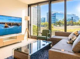North Ryde 2BR Study, Metro, Parking, Pool