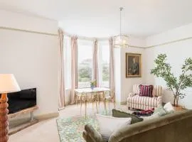 Central Sea View Flat Exmouth Sleeps 4 Walk to Beach
