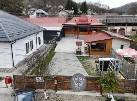 CĂSUȚA BUNICII CU PRISPĂ