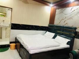 Hotel Him darshan, hotelli kohteessa Madheso