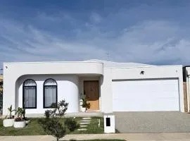 Waurn Ponds Bali Home