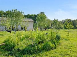 Gites de l'hivet โรงแรมในMerdrignac