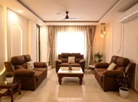 Spacious 2BHK with Lift Access in Central Delhi