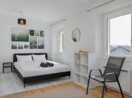 COLIVING - bedroom - TV- Private Bathroom