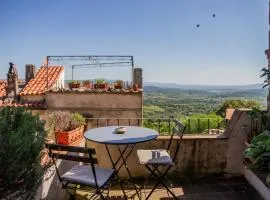 The Nest, Hamlet In Tuscany