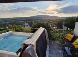 Hillside Cottage, hotel i Pécs