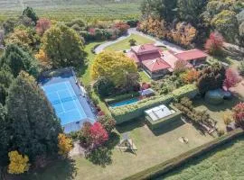 Snowline - Ultimate Getaway, Pool, Sleeps 16