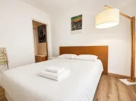One-bedroom apt with balcony on Rue Hoche
