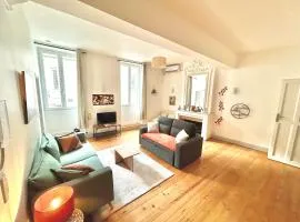 Louisa - Spacieux en Plein centre - Places gratuites - 1er étage