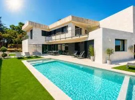 Naramia Sagaro Villa - with Pool-garden-10 Pax