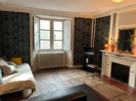 Chambre et salle de bain privative, hotel in Bellac