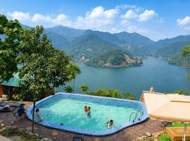 Đà Bắc Eco Lodge Homestay โรงแรมในLàng Mai