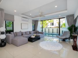 Laguna park Villa with pool or Townhouse with communal swimmibg pool, khách sạn ở Phuket