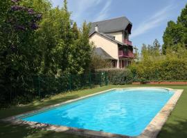 Chambres de charme avec piscine - Le Monde de Charlie - Proche Vichy, hotel u gradu 'Vichy'