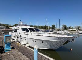Marina Estensi Floating Resort - Classic Yacht, hotel en Lido degli Estensi